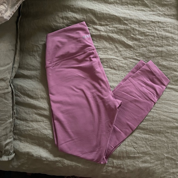 NO BULL high rise matte tight
Size Large
Berry color - Picture 6 of 7